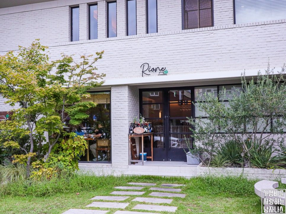 부산 양식 리오네 입구 전경